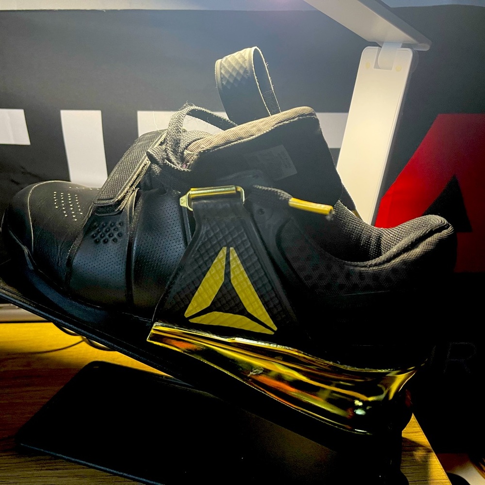Reebok legacy lifters size 9 Mens.